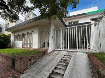 Casa · 195m² · 6 Ambientes · 1 Cochera · Venta Casa 4 Dorm. 3 Baños Barrio Crisol Sur