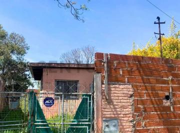 Casa · 80m² · 3 Ambientes · Casa con Lote a La Venta en Campana. Ideal Desarrollo
