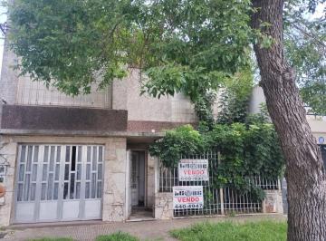 Casa · 350m² · 2 Dormitorios · 1 Cochera · Casa en Pueyrredon Al 3300