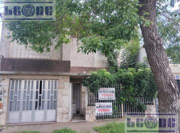 Casa · 350m² · 2 Dormitorios · 1 Cochera · Casa en Pueyrredon Al 3300