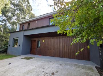 Casa · 200m² · 3 Dormitorios · 2 Cocheras · Espectacular Casa a Estrenar en Bosque Peralta Ramos