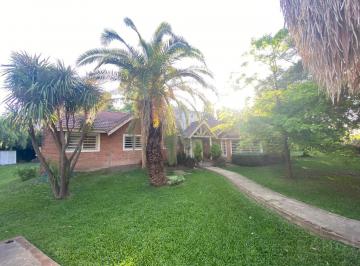 Casa · 260m² · 6 Ambientes · 2 Cocheras · Casa en Venta de 6 Ambientes. Parque Sakura. Acepta Dpto Parte de Pago.