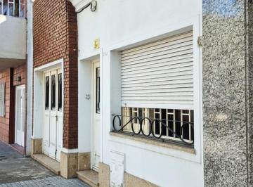 Casa · 75m² · 4 Ambientes · 1 Cochera · Casa en Rosario