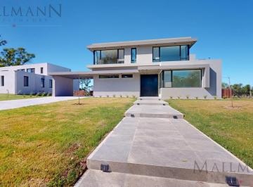Casa · 386m² · 8 Ambientes · 2 Cocheras · Venta Casa 5 Dorm en Suite en Pilará, El Milord