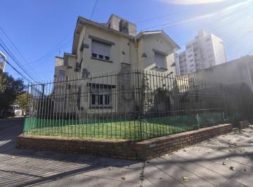 Casa · 150m² · 5 Ambientes · 1 Cochera · Chalet en Venta 5 Ambientes en Quilmes