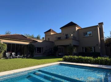Casa · 387m² · 8 Ambientes · 1 Cochera · Casa en Venta en Altamira, Rincón de Milberg, Tigre