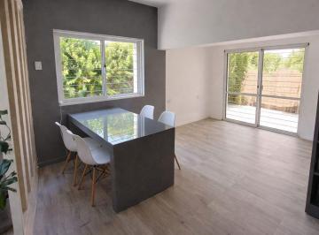 Casa · 90m² · 2 Ambientes · 1 Cochera · Casa en Venta 1 Dormitorio Reciclada Apta Crédito