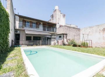 Casa · 200m² · 4 Ambientes · 2 Cocheras · Casa en Venta con 3 Dorm., Piscina y Fondo Libre en Temperley Este, 300 m² Totales, 200 Cubiert