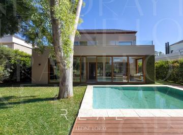 Casa · 700m² · 7 Ambientes · 2 Cocheras · Casa en Venta, 7 Ambientes, Saint Thomas Este Oeste, Canning