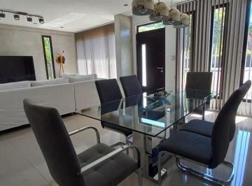 Casa · 125m² · 5 Ambientes · 4 Cocheras · Casa en Venta Barrio Las Brisas, Pilar