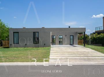 Casa · 129m² · 4 Ambientes · 4 Cocheras · Casa en Venta a La Laguna en El Barrio San Sebastian, Pilar
