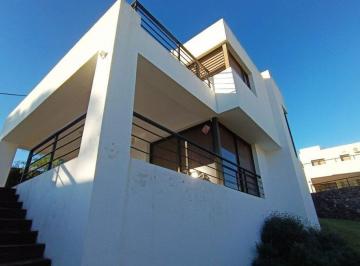Casa · 199m² · 4 Ambientes · 2 Cocheras · Venta Casa 2 Dorm Pileta Villa Allende Golf