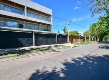 Casa · 104m² · 4 Ambientes · 1 Cochera · Duplex en Alquiler. en Complejo Cerrado 467 Entre 21 y Cno. Gral. Belgrano City Bell. Sum y Pileta