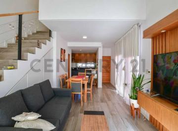 Casa · 104m² · 4 Ambientes · 1 Cochera · Duplex en Alquiler. Complejo 467 Entre 21 y Cno. Gral. Belgrano City Bell. Sum y Pileta - Dos Dormi