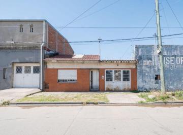 Casa · 186m² · 5 Ambientes · 1 Cochera · Casa en Venta a Refaccionar Zona Norte