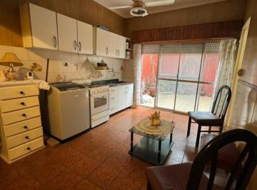 PH · 125m² · 4 Ambientes · Venta PH 3 Amb - 2 Viviendas/ Caseros Permuta