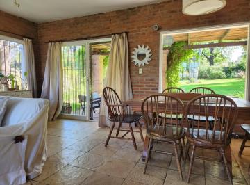 Casa · 151m² · 5 Ambientes · 2 Cocheras · Casa con Mega Jardín