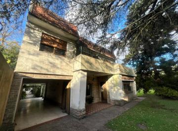Casa · 365m² · 6 Ambientes · 3 Cocheras · Casa en Venta en City Bell