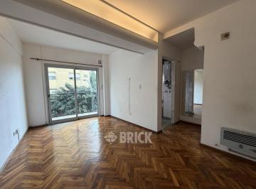 Departamento · 40m² · 2 Ambientes · Azcuenaga Al 1900 - Frente Balcon Todo Sol Baño y Cocina Completos