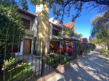 Casa · 185m² · 4 Ambientes · 2 Cocheras · Casa en Temperley Este