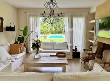 Casa · 239m² · 6 Ambientes · 2 Cocheras · Casa en Venta en Santa Barbara, Tigre, G. B. a. Zona Norte