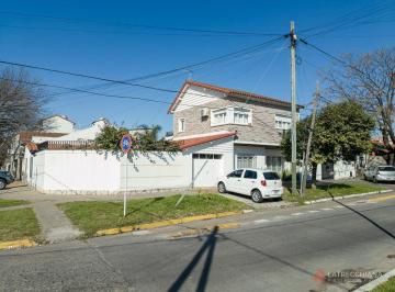 Casa · 146ha · 5 Ambientes · 3 Cocheras · Venta de Casa, Oportunidad Imperdible. Retasada y en Excelente Estado - Lomas Oeste