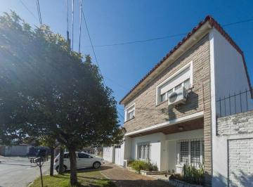 Casa · 146ha · 5 Ambientes · 3 Cocheras · Venta de Casa, Oportunidad Imperdible. Retasada y en Excelente Estado - Lomas Oeste