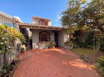 Casa de 4 ambientes, San Fernando · San Fernando (Junín 2276). Venta Casa Estilo Colonial con 3 Dorm. Patío. Jardín. Apto Crédito