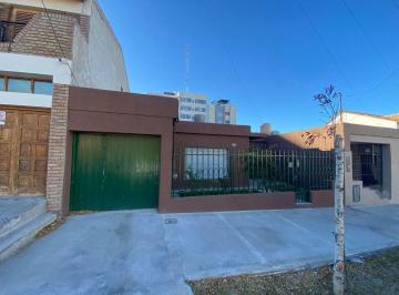Casa · 86m² · 3 Ambientes · 2 Cocheras · Casa en Alquiler