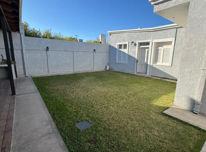 Casa · 120m² · 6 Ambientes · 1 Cochera