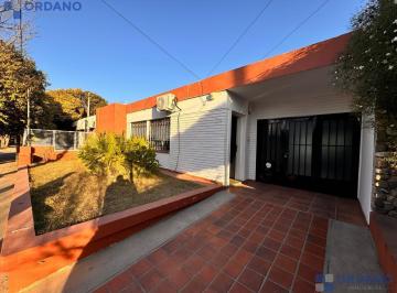 Casa · 147m² · 8 Ambientes · 1 Cochera · Venta de Casa en Barrio El Trebol. Cordoba Capital