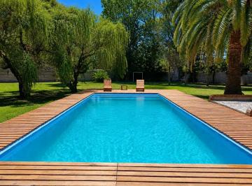 Quinta vacacional · 80m² · 3 Ambientes · 1 Cochera · Venta Quinta 3 Ambientes con Pileta y Parrilla. la Plata