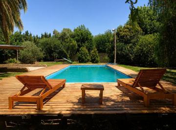 Quinta vacacional · 80m² · 3 Ambientes · 1 Cochera · Venta Quinta con Pileta y Parrilla - La Plata