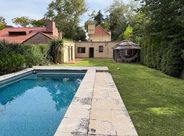 Casa · 200m² · 4 Ambientes · 2 Cocheras · Venta, Casa, 4 Amb, Apto Crédito, Jardín, Patio, Quincho, Piscina, Parrilla, Cochera, Ituzaingó.