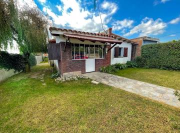Casa · 95m² · 4 Ambientes · 2 Cocheras · La Cumbre Casa Esquina Dos Dorm.