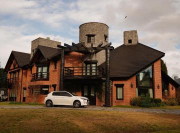 Casa · 460m² · 4 Ambientes · 2 Cocheras · Venta, Casa, 4 Ambientes, Dependencia, Pileta, Balcón, Cochera, Sótano, Campos de Alvarez, Moreno