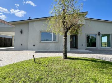 Casa · 170m² · 5 Ambientes · 6 Cocheras · Casa en El Cazal Al Rio en Venta - Barrio Nautico