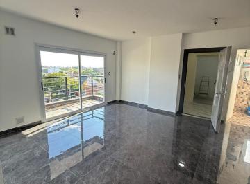 Departamento · 80m² · 3 Ambientes · 1 Cochera · Departamento 3 Amb Venta en Carlos Casares 1637 C/cochera (Lanus Oeste)