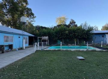 Casa · 66m² · 3 Ambientes · 2 Cocheras · Casa Quinta en Venta con Pileta – La Fraternidad