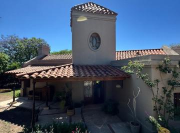 Casa · 427m² · 4 Ambientes · 1 Cochera · Casa en Venta Mendiolaza Golf