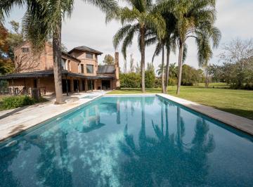 Casa · 370m² · 7 Ambientes · 2 Cocheras · Casa en Venta en Barrio San Facundo Sobre 2 Lotes