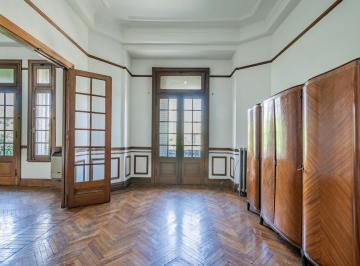 Departamento · 200m² · 7 Ambientes · Piso Completo de 211 m² en Edificio Histórico - Categoría y Estilo en Monserrat