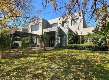 Casa · 311m² · 6 Ambientes · 2 Cocheras · Venta Casa en Ayres de Pilar