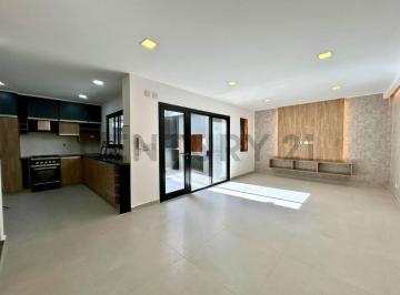 Casa · 92m² · 3 Ambientes · Venta Casa de Pasillo de 2 Dorm. con Patio Exclusivo en Echesortu, Rosario