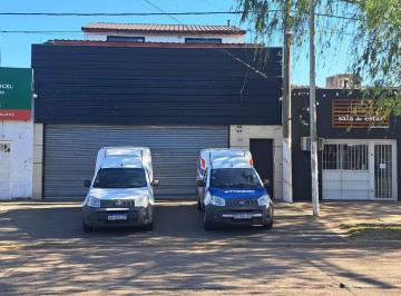 Local comercial · 204m² · 1 Cochera · Venta Local con Casa 3 Dorm. por Pellegrini