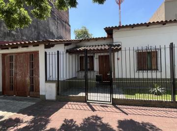 Casa · 153m² · 3 Ambientes · Venta Casa en Lote Propio 3 Ambientes con Cochera Patio y Galeria Caseros