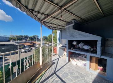 Casa · 77m² · 5 Ambientes · 1 Cochera · Casa de Altos, con Cochera y Terraza con Parrillero Techado
