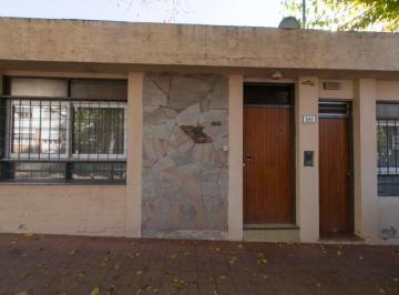 Casa · 613m² · 4 Ambientes · Lote con Casa Doble Frente