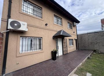 Casa · 100m² · 4 Ambientes · 1 Cochera · Venta Casa en Grand Bourg. Hermosa Oportunidad.