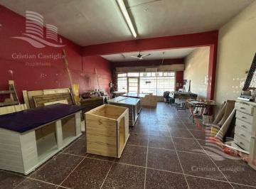Local comercial · 233m² · 4 Ambientes · Amplio Local en Venta con Patio, Frente a La Estación de Tren en Don Torcuato